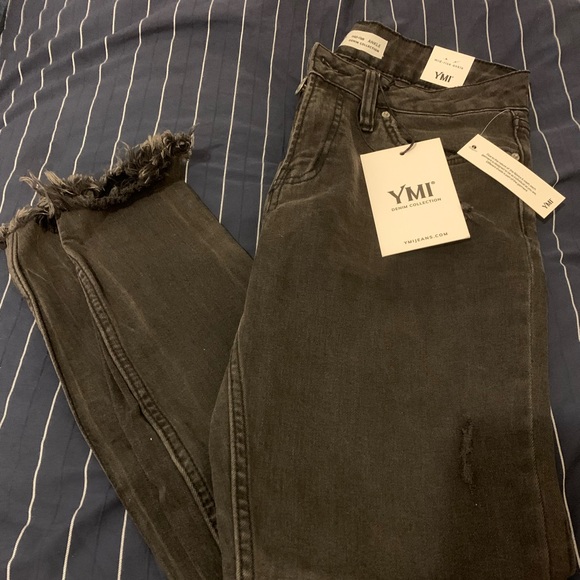 BRAND NEW SIZE 7 FASHION NOVA JEANS - Picture 1 of 1